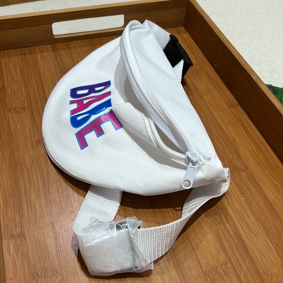 New BABE fanny pack - Picture 2 of 3